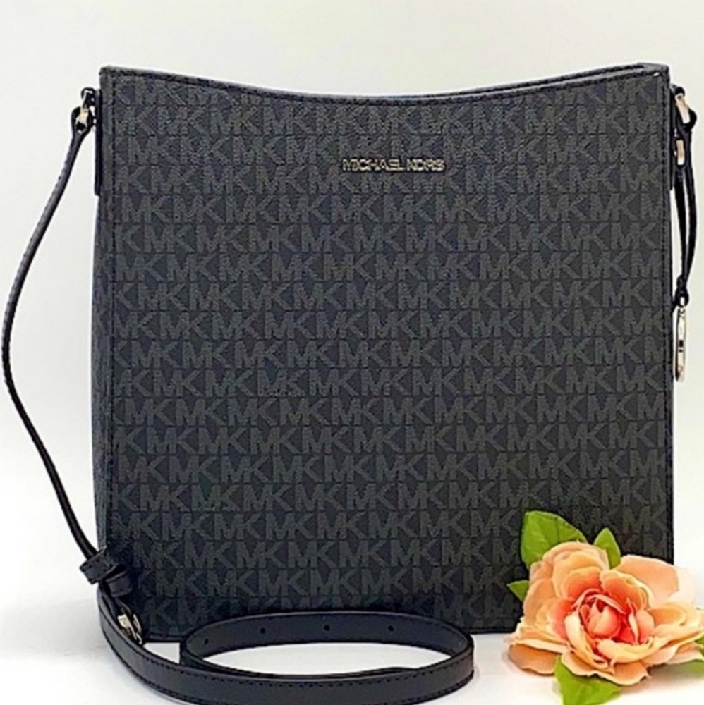 Michael Kors Messenger Bag NWT